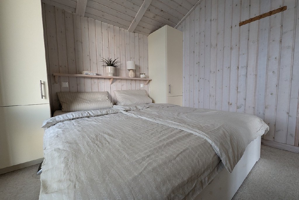 Schlafzimmer mit Doppelbett